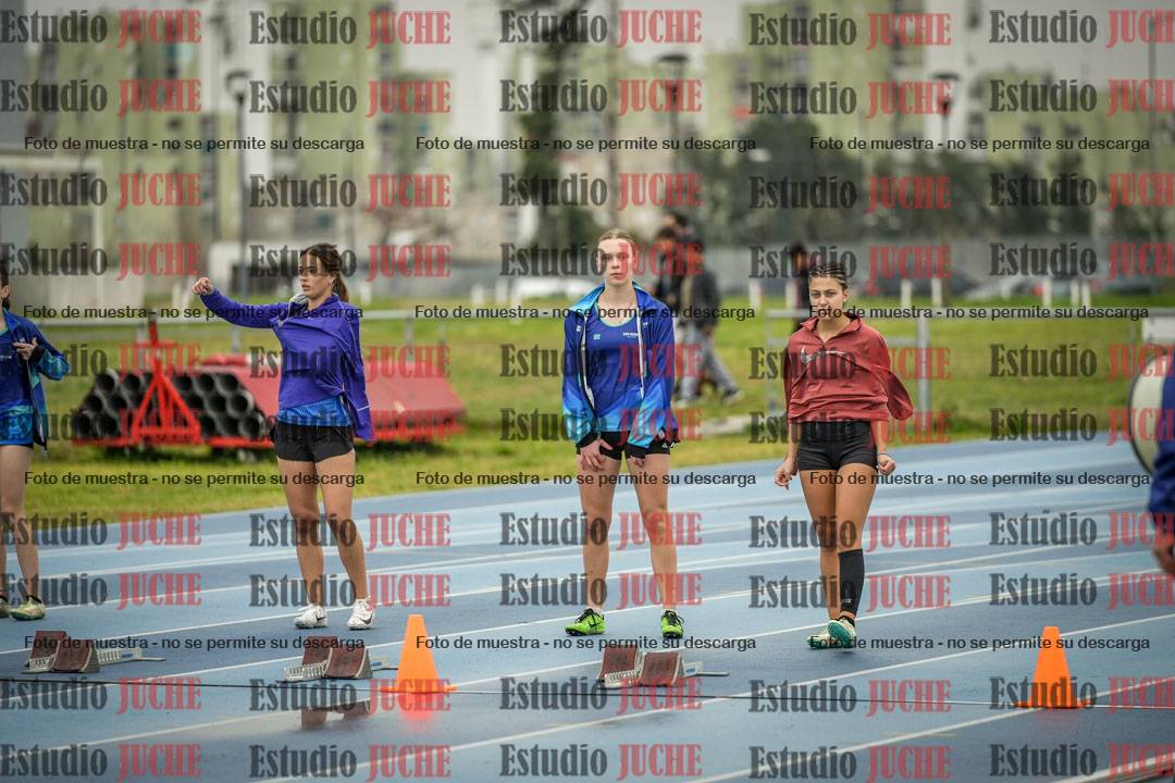 Fotos de los 80 m con vallas de mujeres - U16