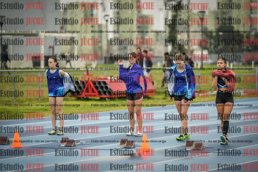 Fotos de los 80 m con vallas de mujeres - U16