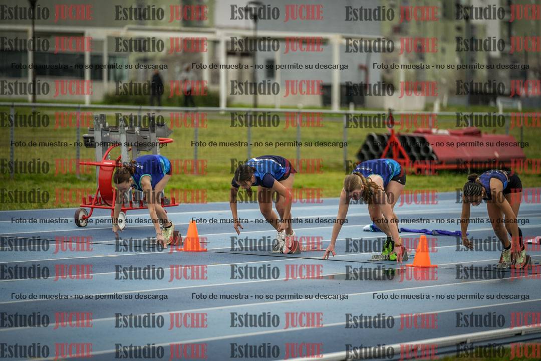 Fotos de los 80 m con vallas de mujeres - U16