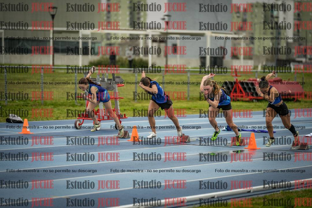 Fotos de los 80 m con vallas de mujeres - U16