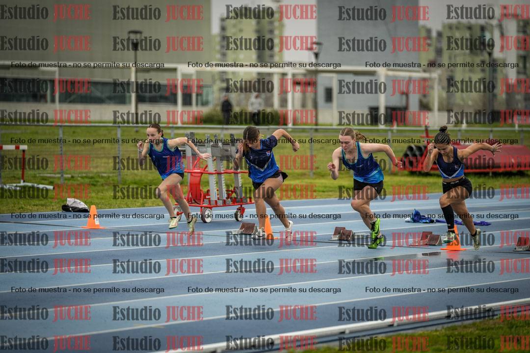 Fotos de los 80 m con vallas de mujeres - U16