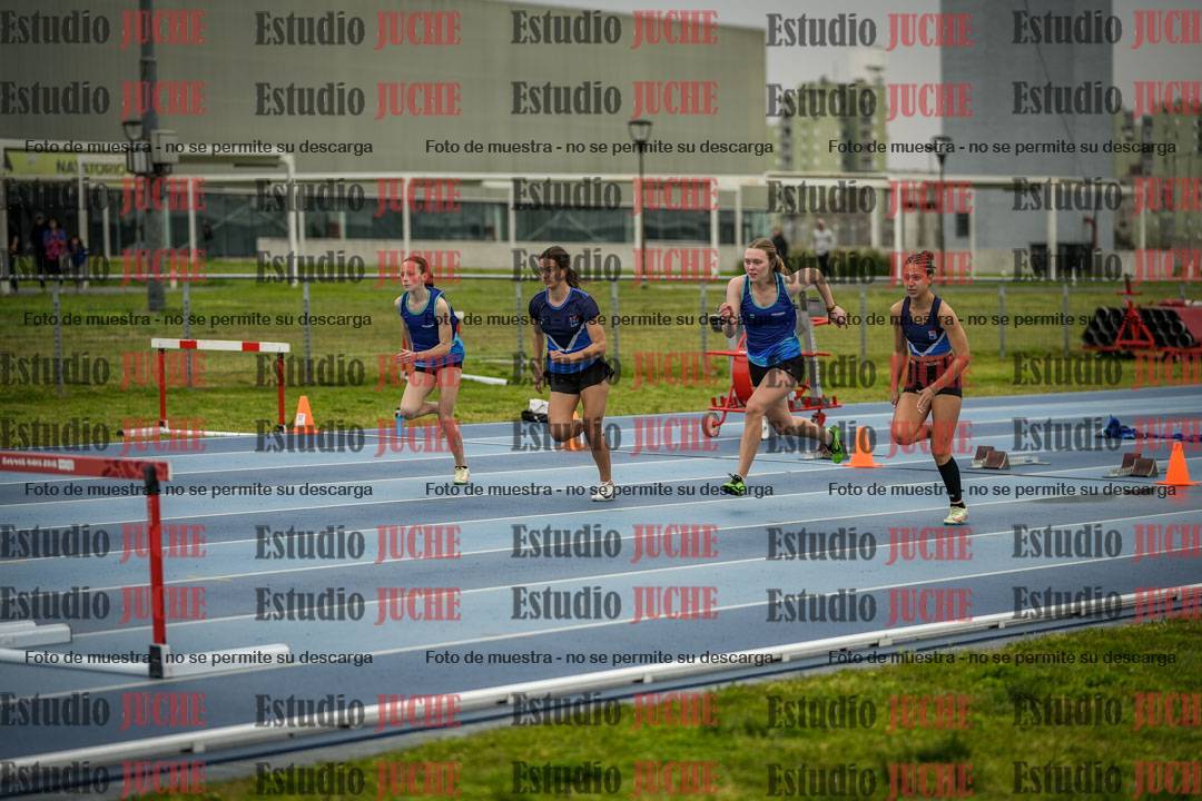 Fotos de los 80 m con vallas de mujeres - U16