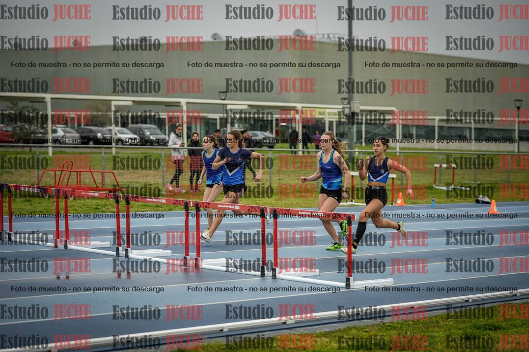 Fotos de los 80 m con vallas de mujeres - U16