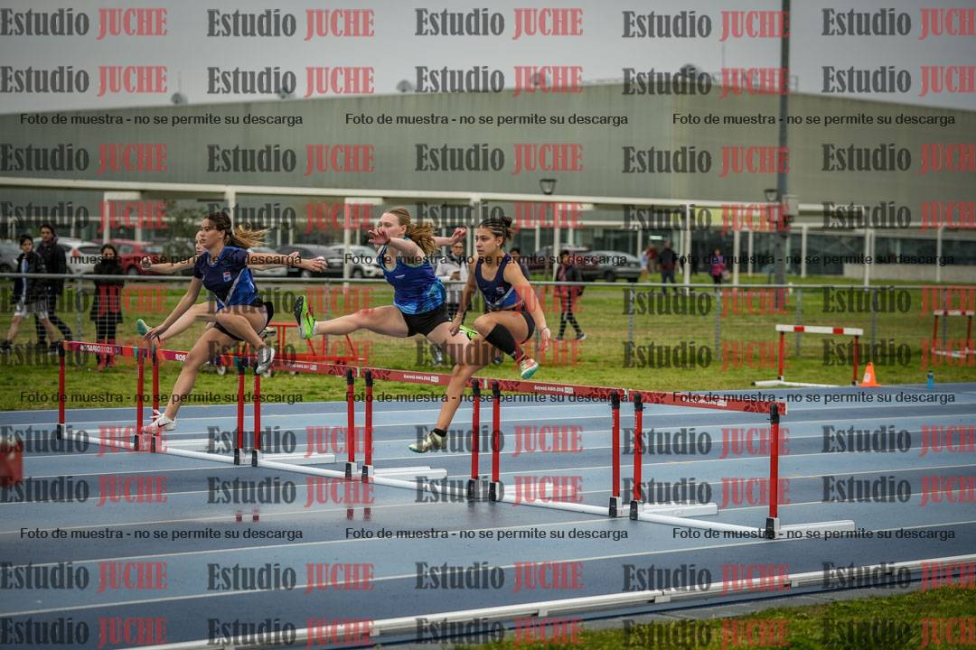 Fotos de los 80 m con vallas de mujeres - U16