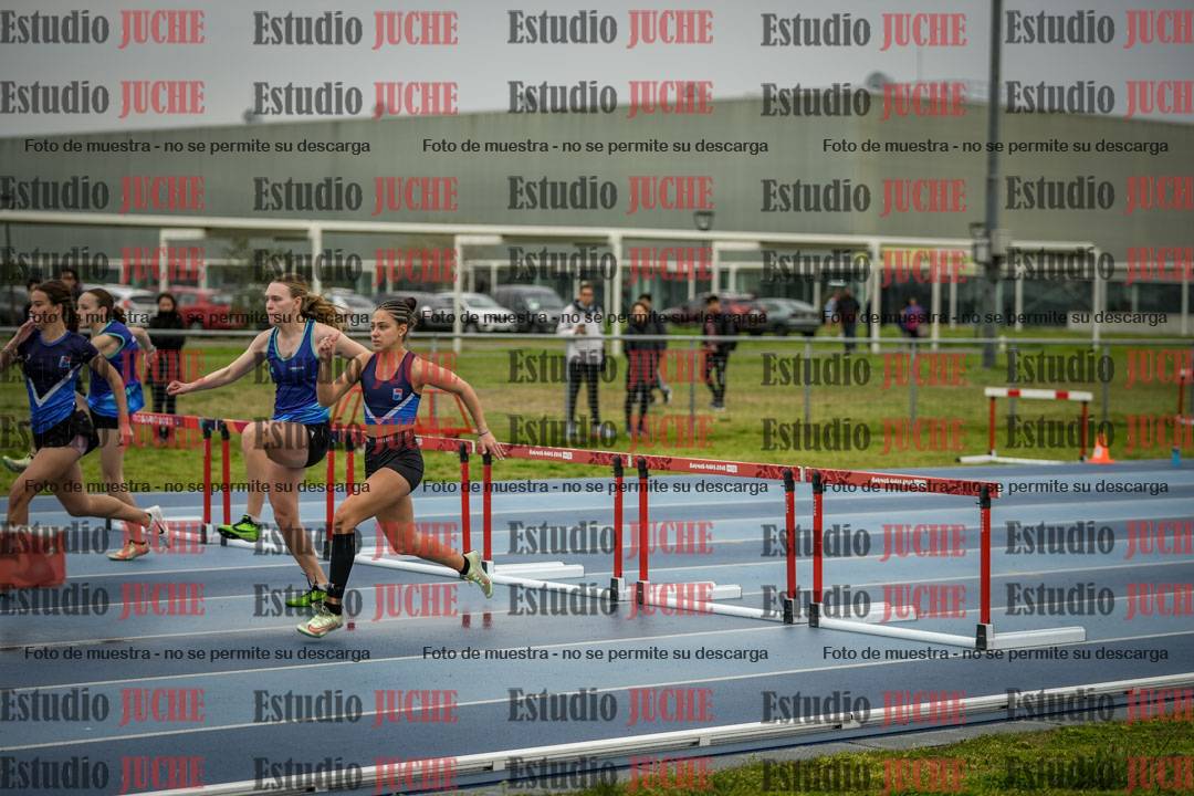 Fotos de los 80 m con vallas de mujeres - U16