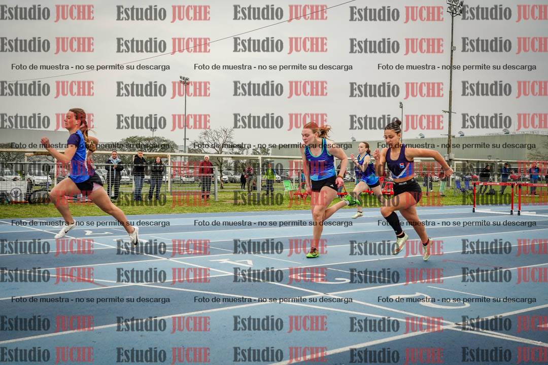 Fotos de los 80 m con vallas de mujeres - U16