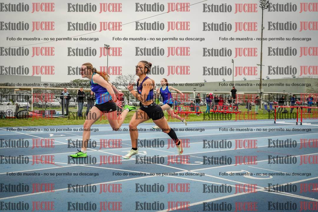 Fotos de los 80 m con vallas de mujeres - U16