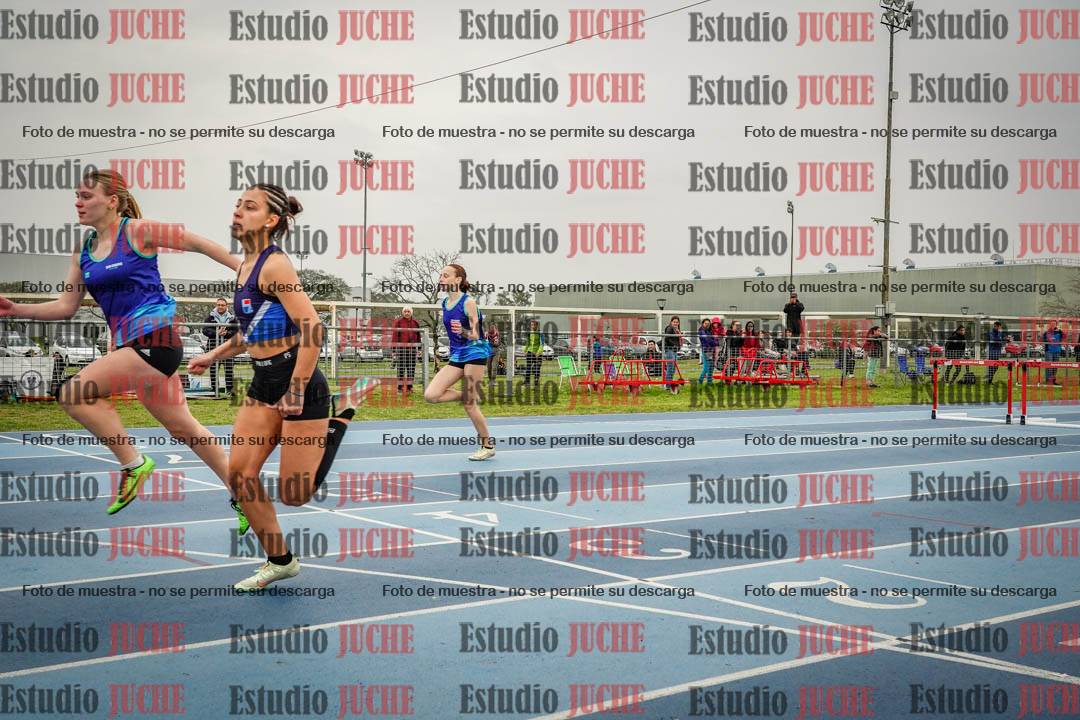 Fotos de los 80 m con vallas de mujeres - U16