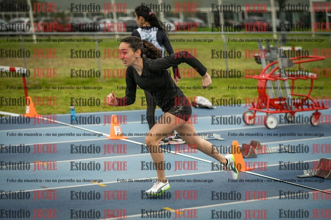 Fotos de los 80 m con vallas de mujeres - U16