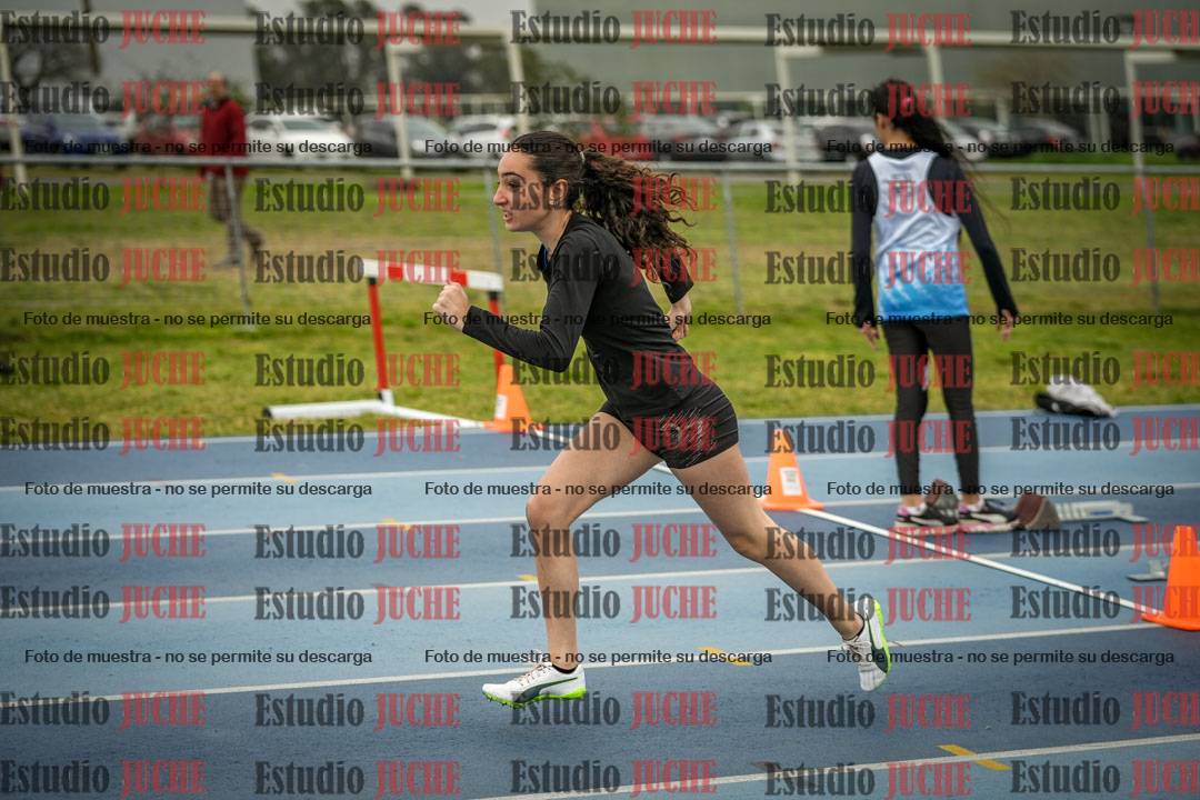 Fotos de los 80 m con vallas de mujeres - U16