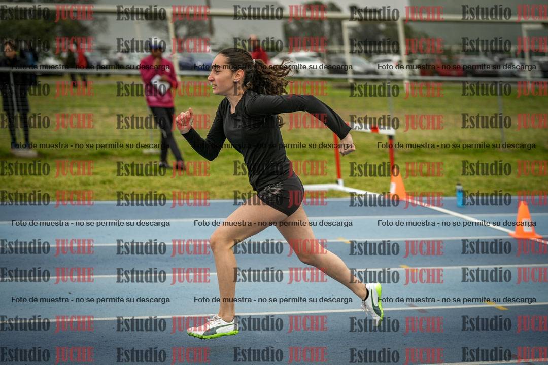 Fotos de los 80 m con vallas de mujeres - U16