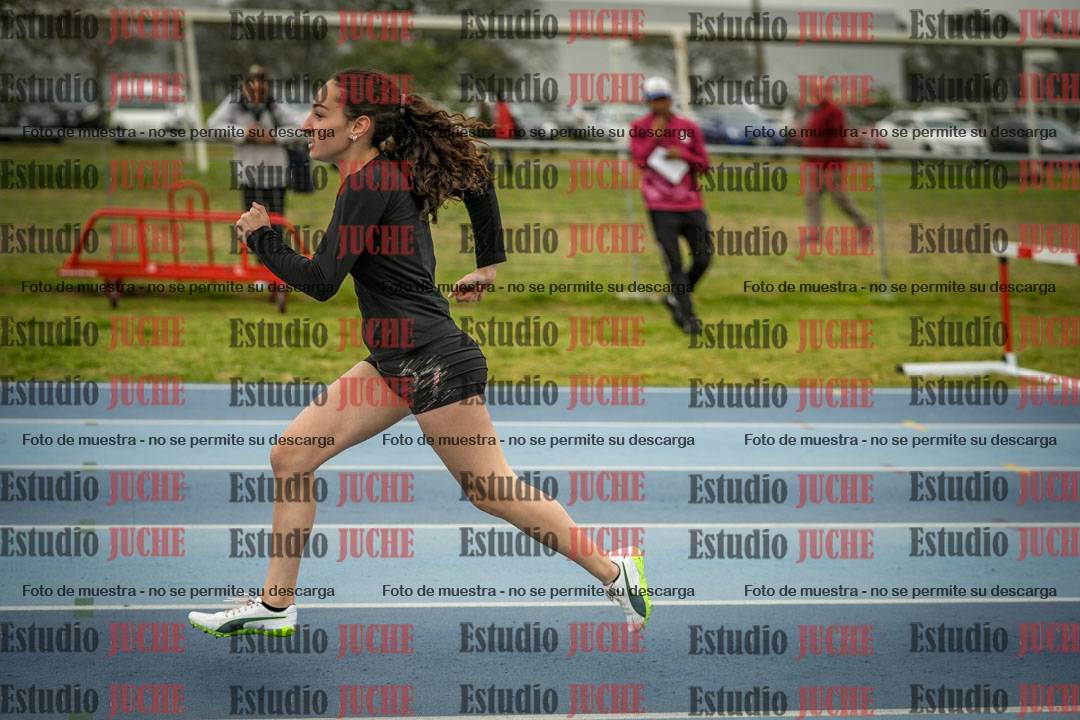 Fotos de los 80 m con vallas de mujeres - U16