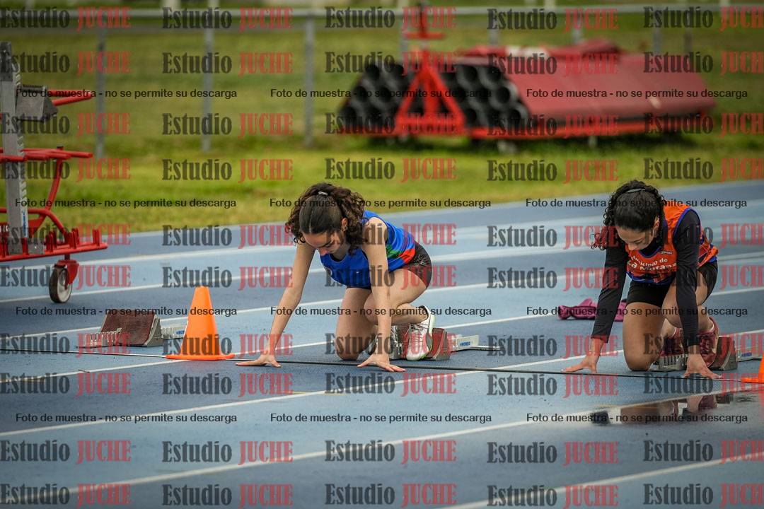 Fotos de los 80 m con vallas de mujeres - U16