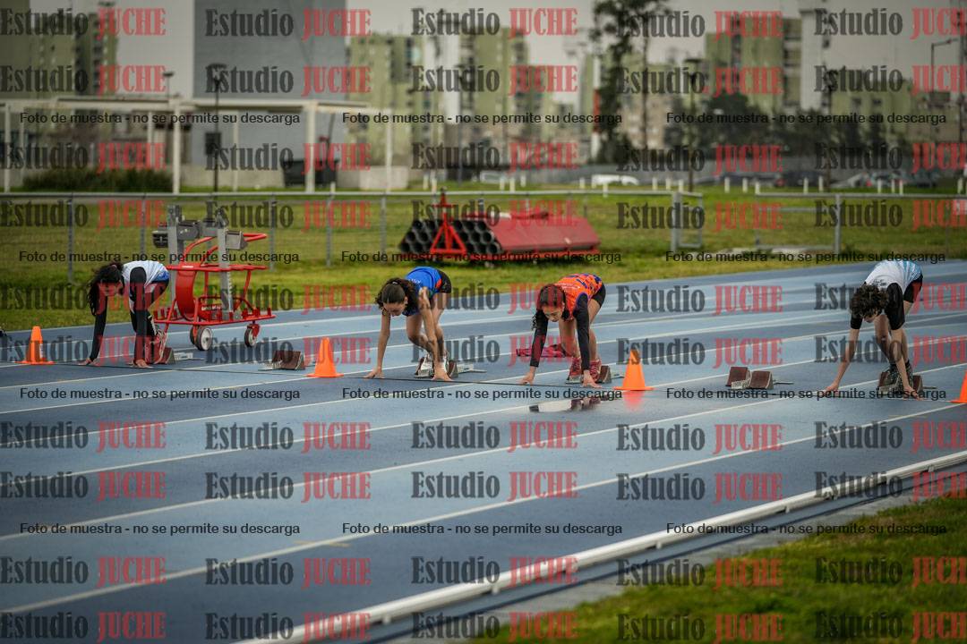 Fotos de los 80 m con vallas de mujeres - U16