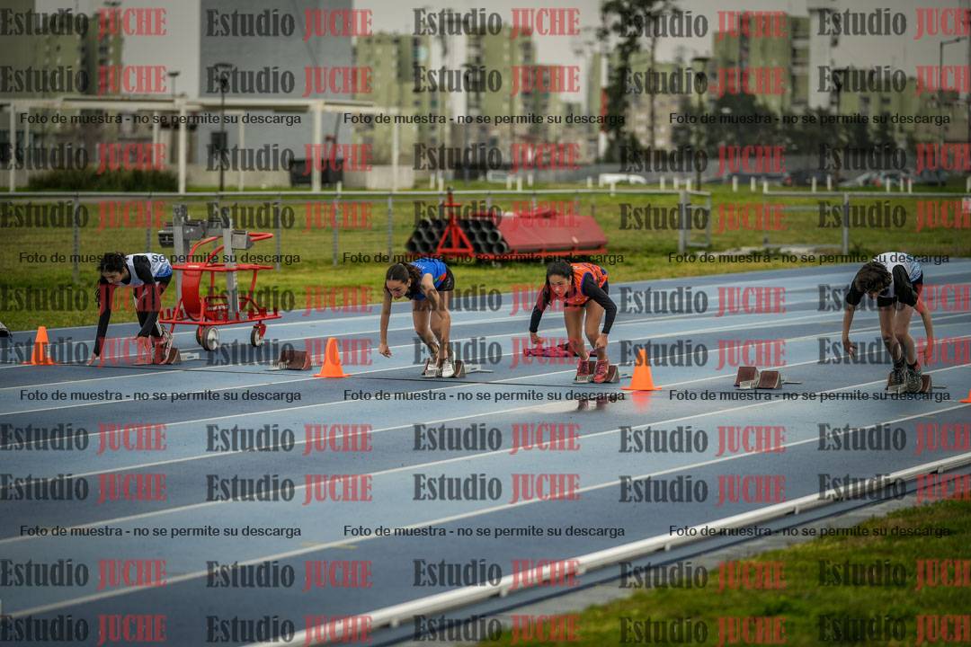 Fotos de los 80 m con vallas de mujeres - U16