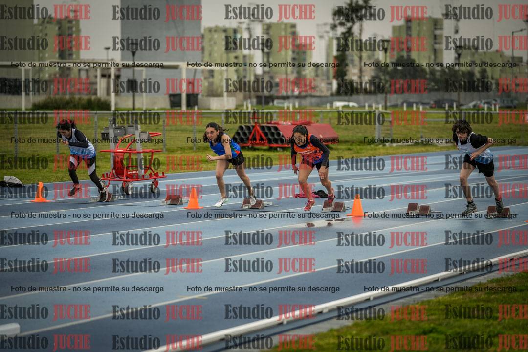 Fotos de los 80 m con vallas de mujeres - U16