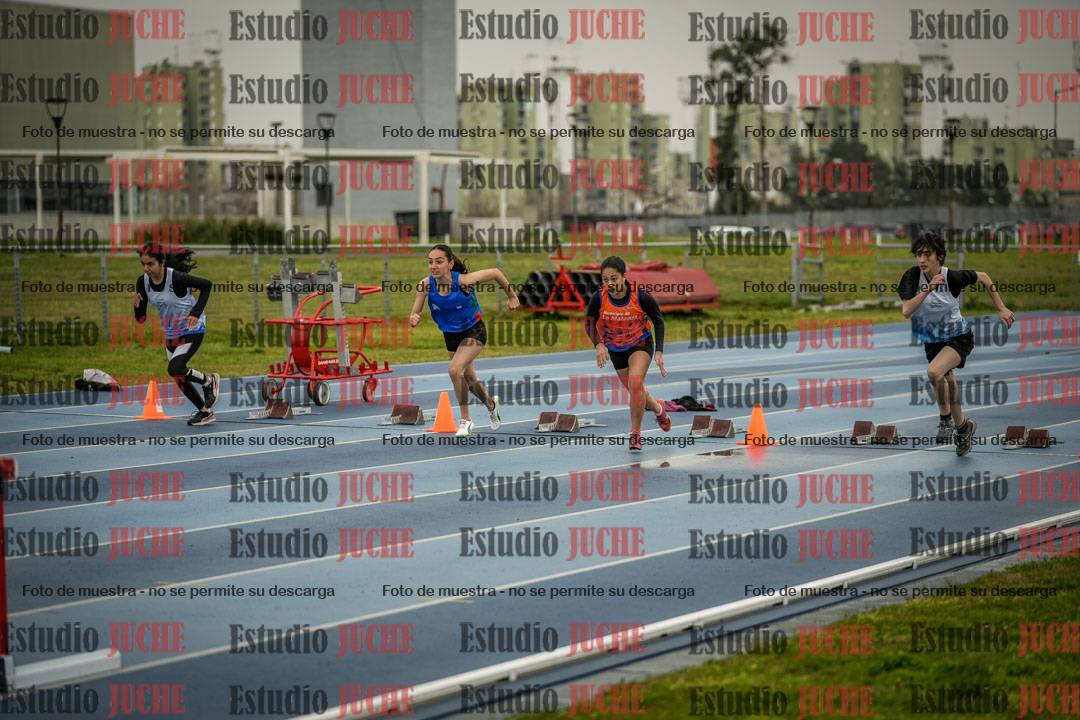 Fotos de los 80 m con vallas de mujeres - U16