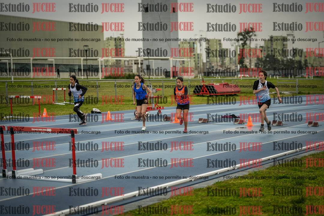 Fotos de los 80 m con vallas de mujeres - U16