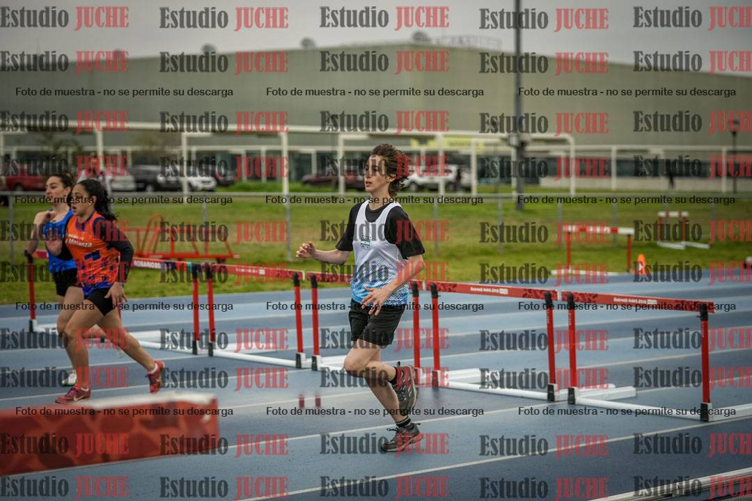 Fotos de los 80 m con vallas de mujeres - U16