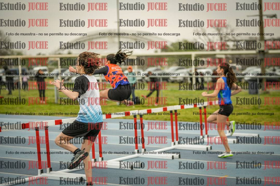 Fotos de los 80 m con vallas de mujeres - U16