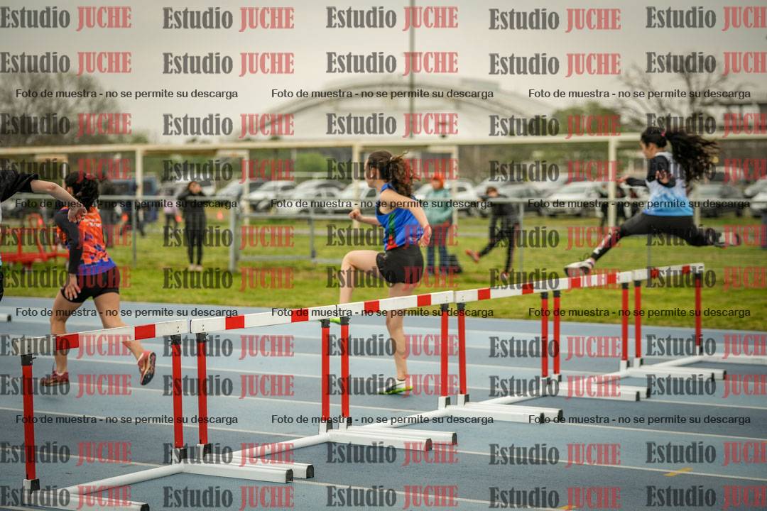 Fotos de los 80 m con vallas de mujeres - U16