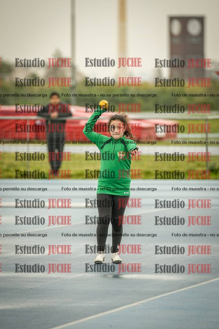 Fotos del lanzamiento de pelotita de mujeres - U12
