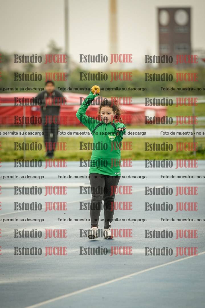 Fotos del lanzamiento de pelotita de mujeres - U12