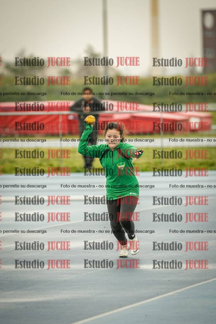 Fotos del lanzamiento de pelotita de mujeres - U12