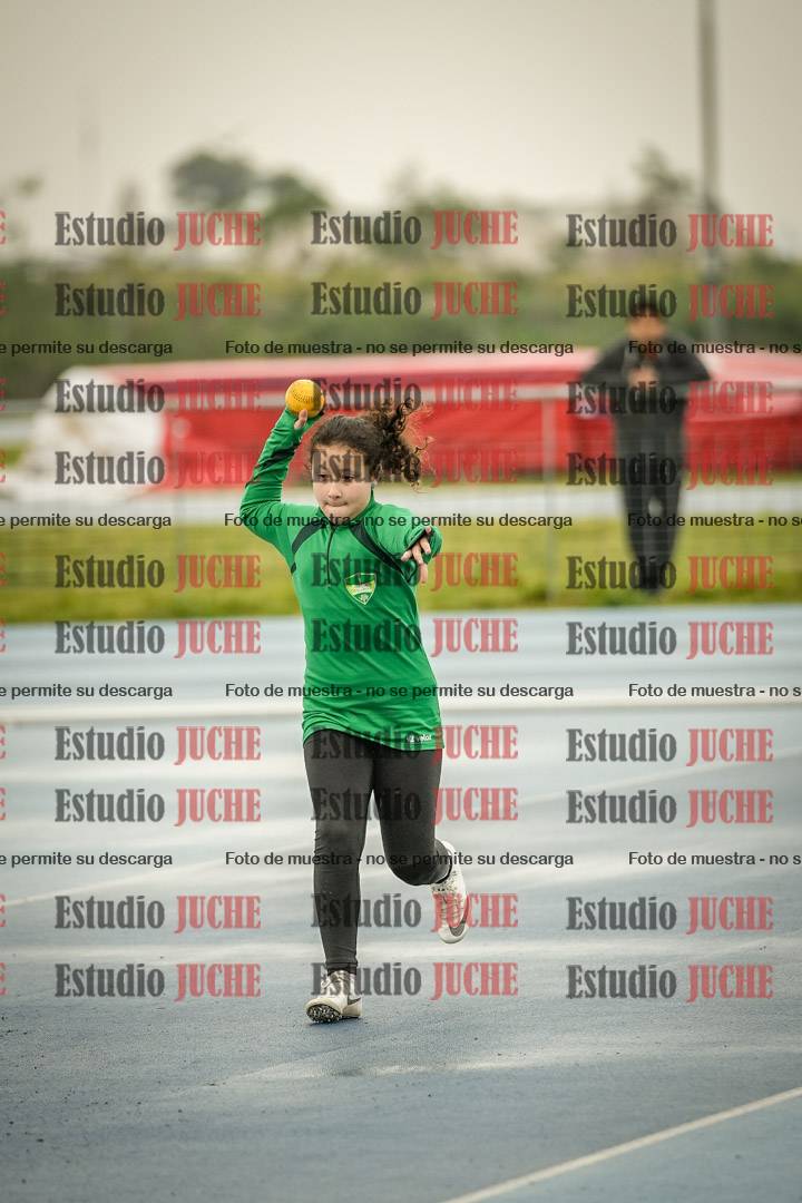 Fotos del lanzamiento de pelotita de mujeres - U12