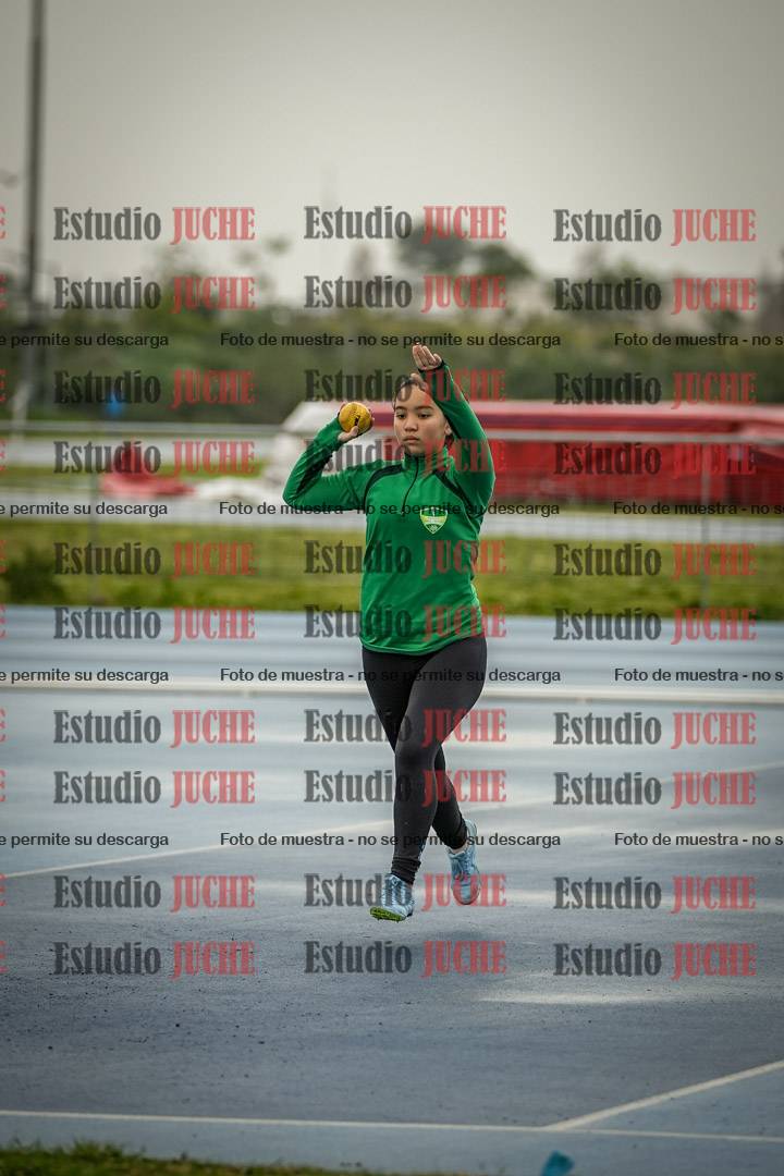 Fotos del lanzamiento de pelotita de mujeres - U12