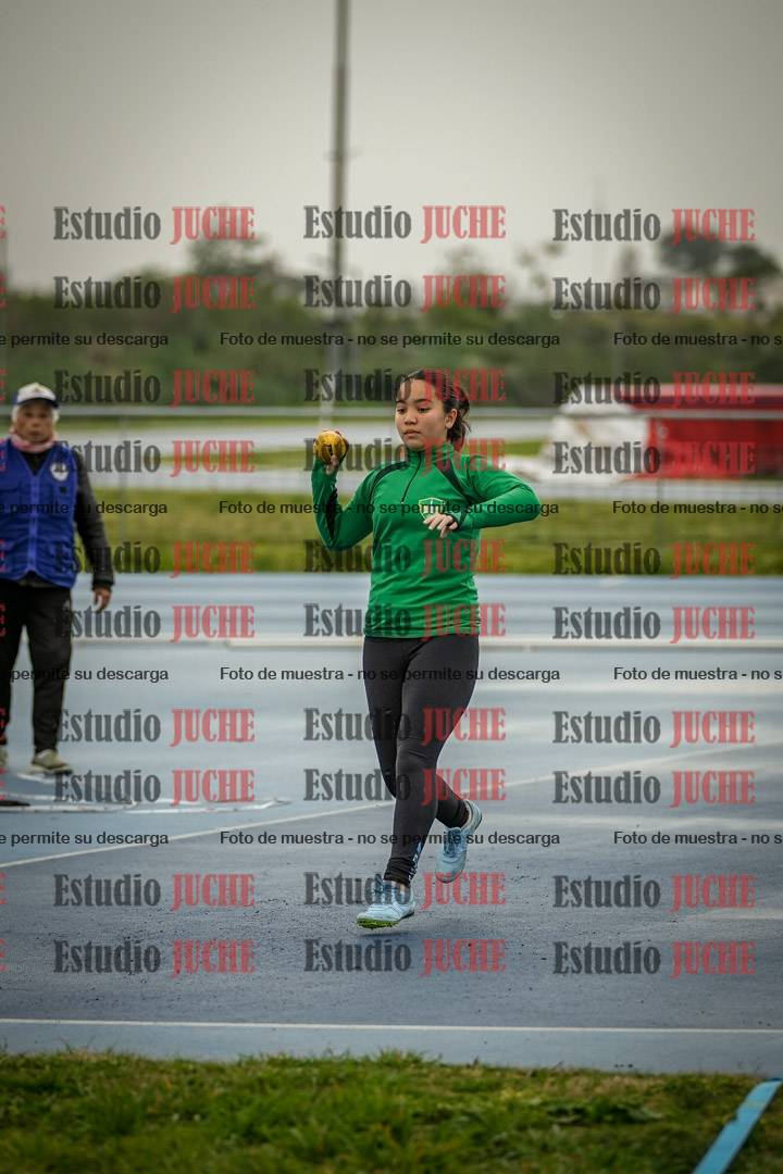 Fotos del lanzamiento de pelotita de mujeres - U12