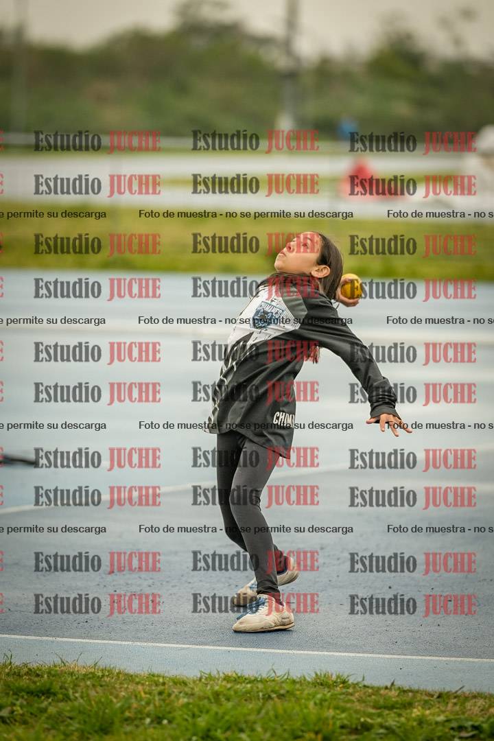 Fotos del lanzamiento de pelotita de mujeres - U12