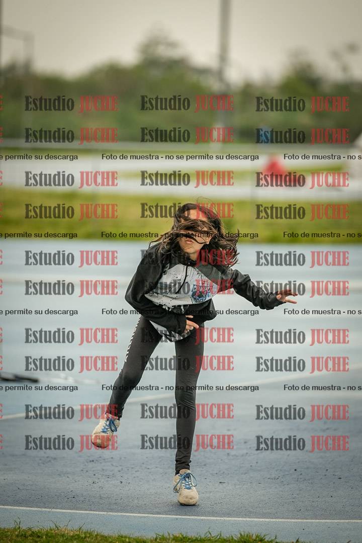Fotos del lanzamiento de pelotita de mujeres - U12