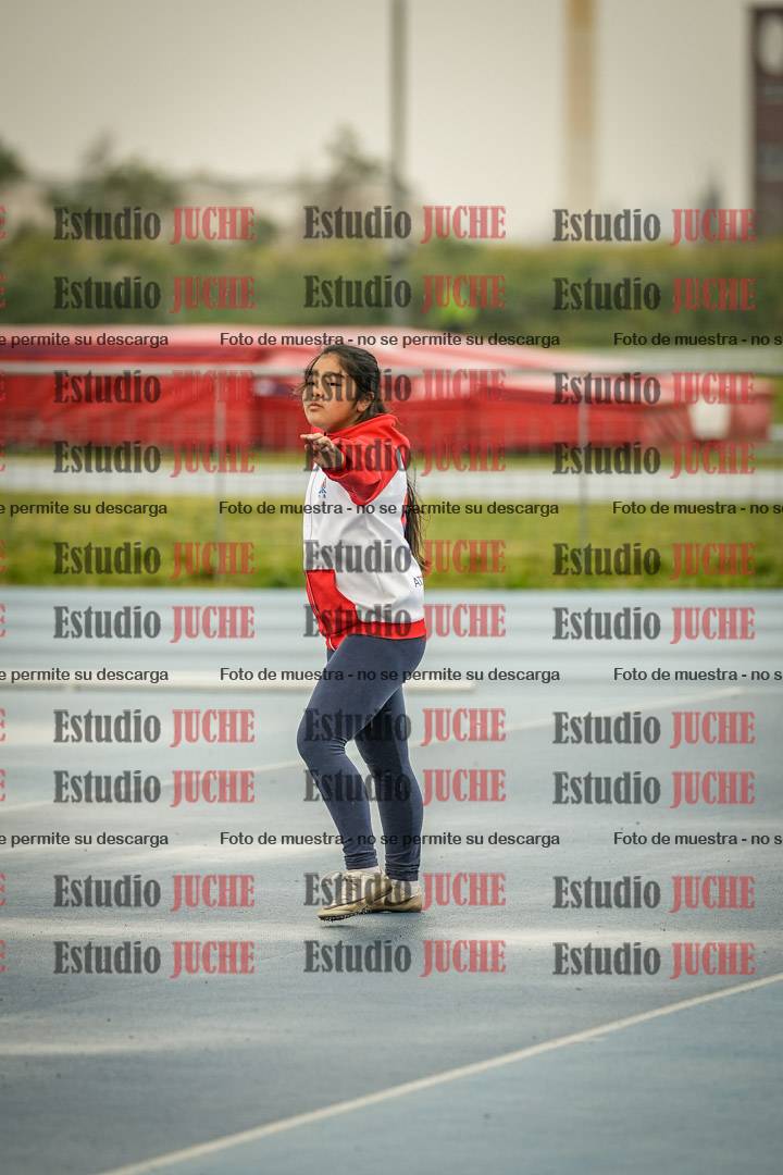 Fotos del lanzamiento de pelotita de mujeres - U12