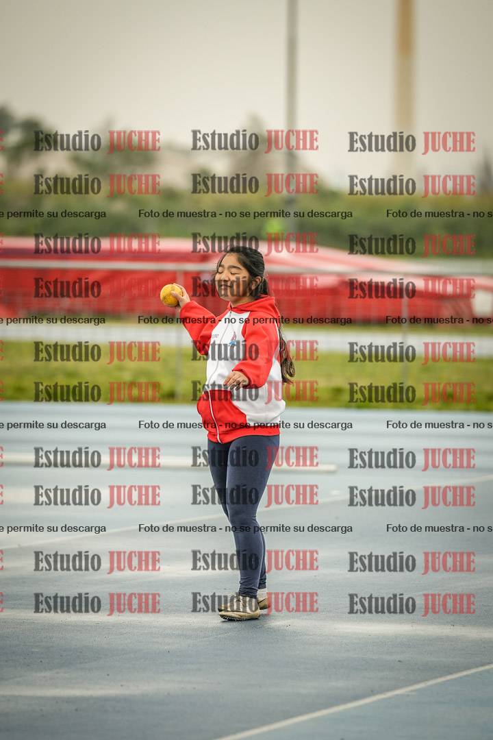 Fotos del lanzamiento de pelotita de mujeres - U12