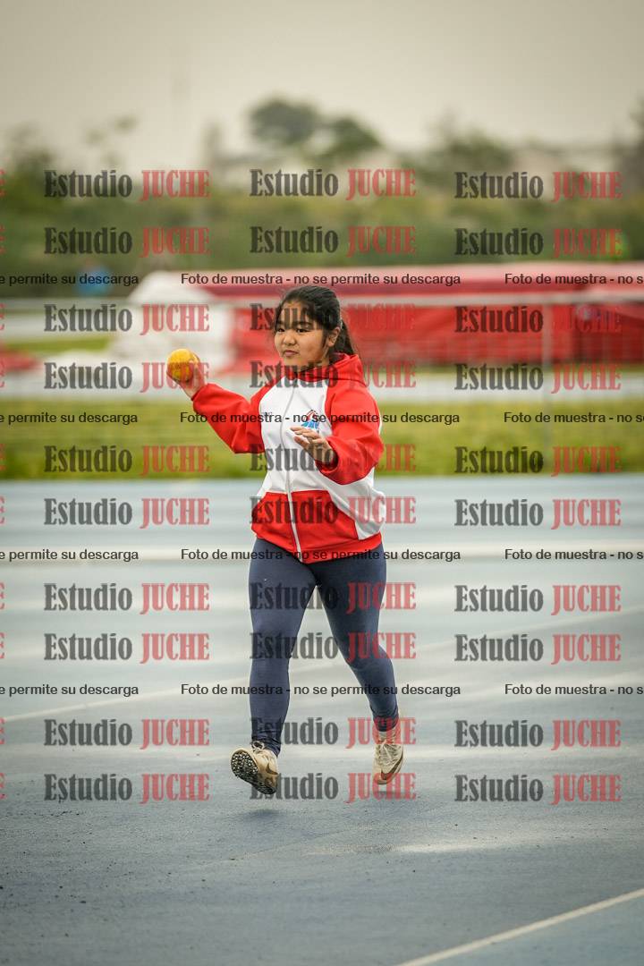 Fotos del lanzamiento de pelotita de mujeres - U12