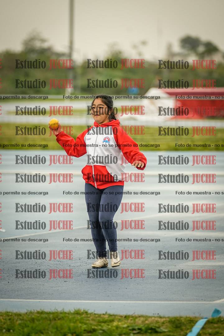 Fotos del lanzamiento de pelotita de mujeres - U12