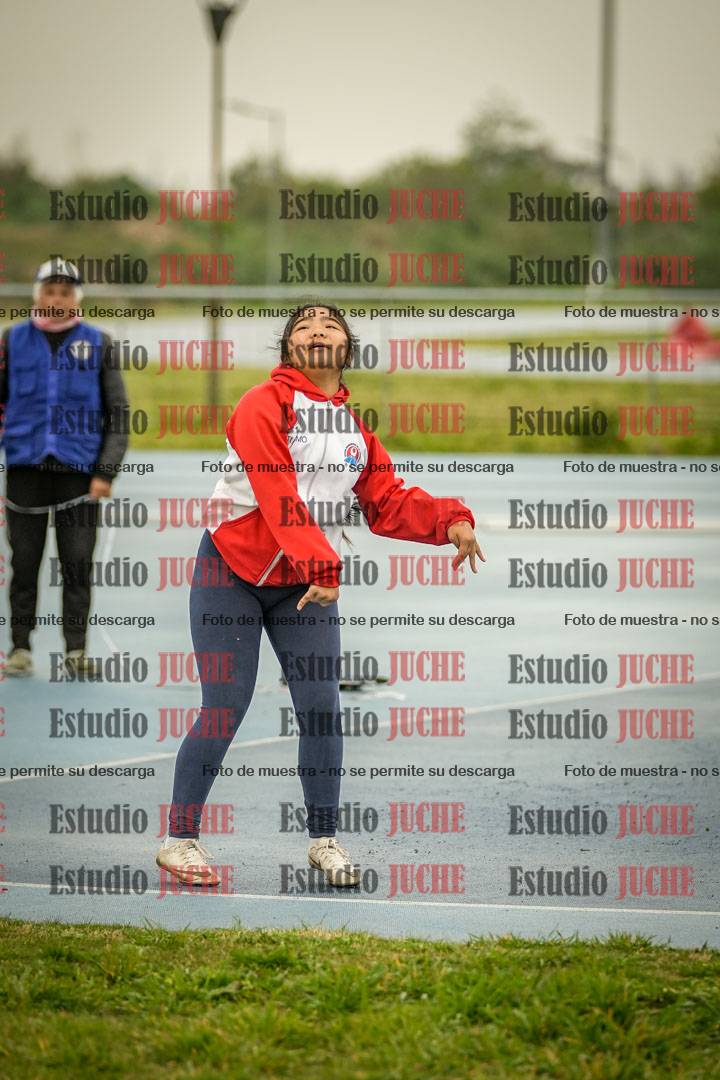 Fotos del lanzamiento de pelotita de mujeres - U12