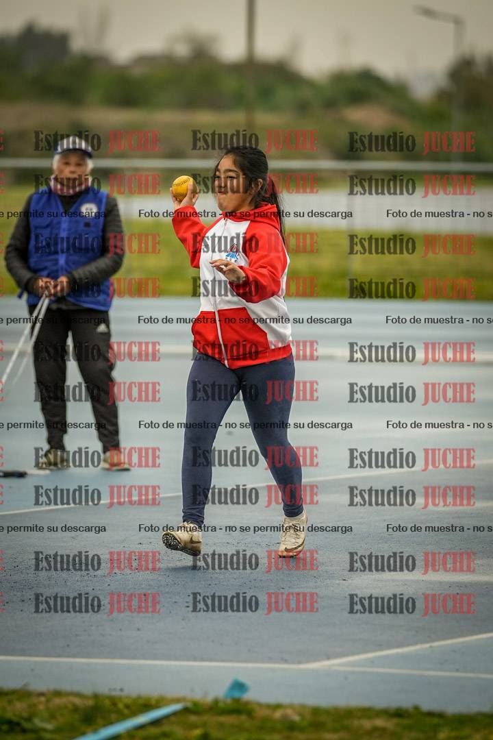 Fotos del lanzamiento de pelotita de mujeres - U12