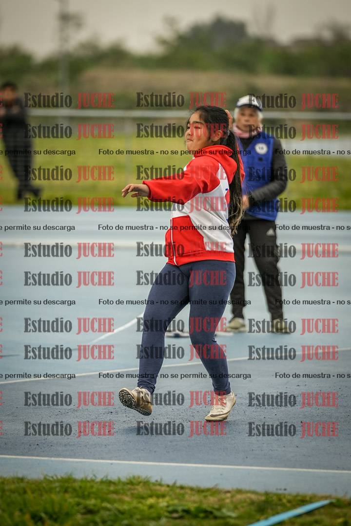 Fotos del lanzamiento de pelotita de mujeres - U12