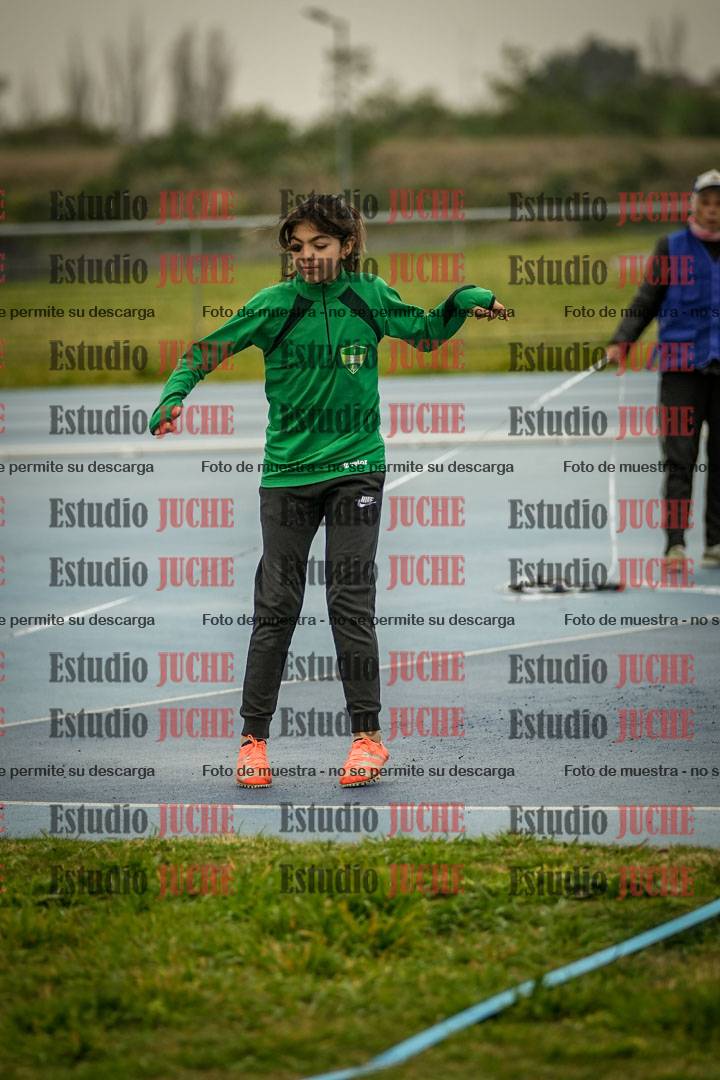 Fotos del lanzamiento de pelotita de mujeres - U12