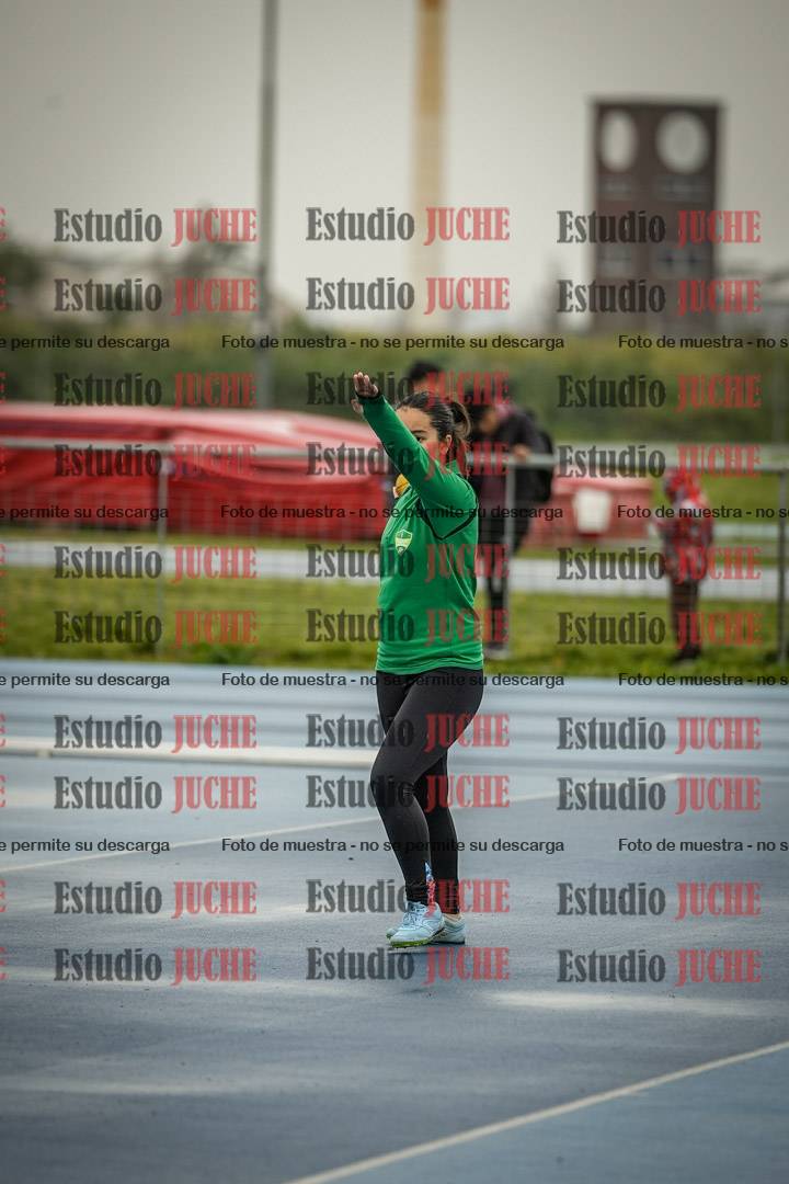 Fotos del lanzamiento de pelotita de mujeres - U12