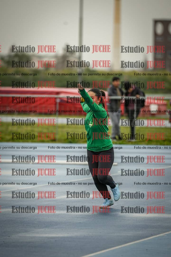 Fotos del lanzamiento de pelotita de mujeres - U12