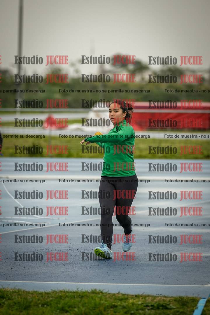 Fotos del lanzamiento de pelotita de mujeres - U12