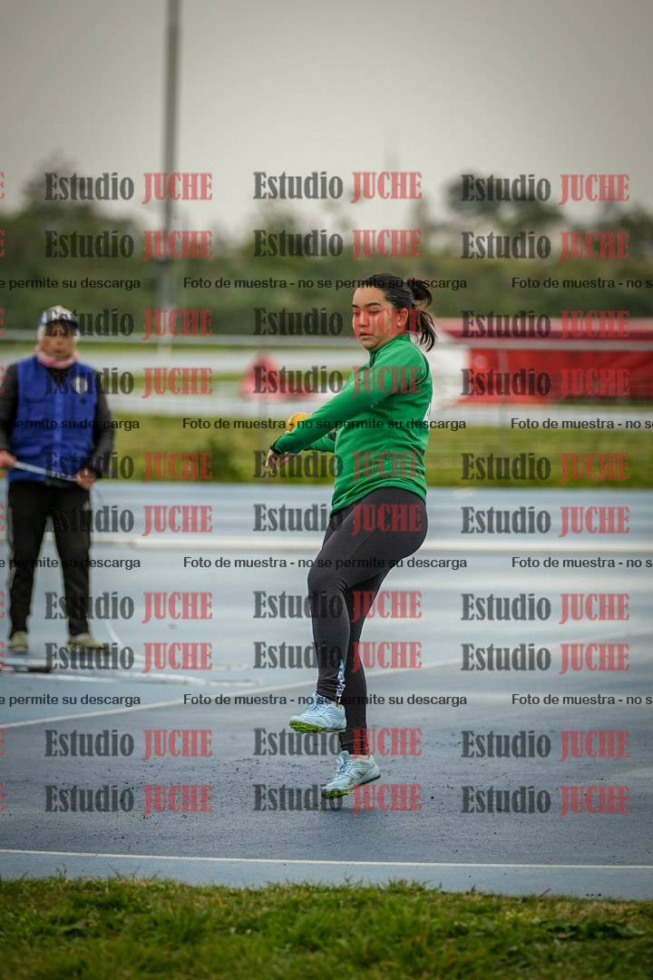 Fotos del lanzamiento de pelotita de mujeres - U12