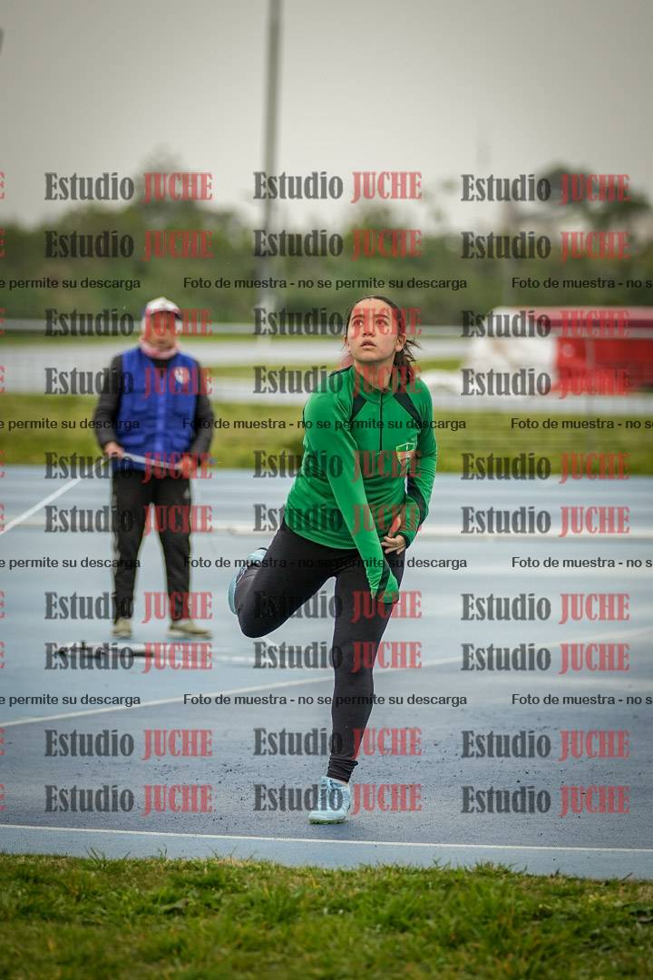 Fotos del lanzamiento de pelotita de mujeres - U12