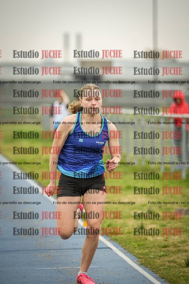Fotos del salto en largo de mujeres - ambas categorías
