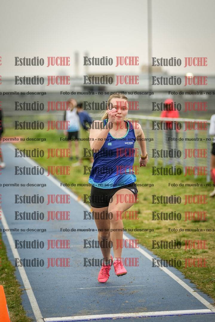Fotos del salto en largo de mujeres - ambas categorías