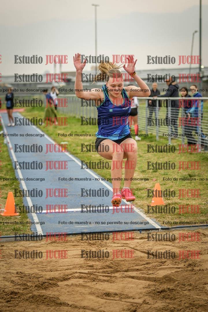 Fotos del salto en largo de mujeres - ambas categorías