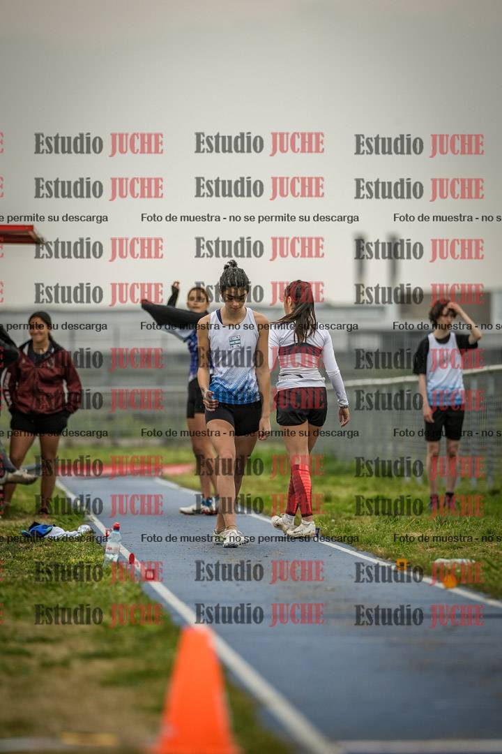 Fotos del salto en largo de mujeres - ambas categorías